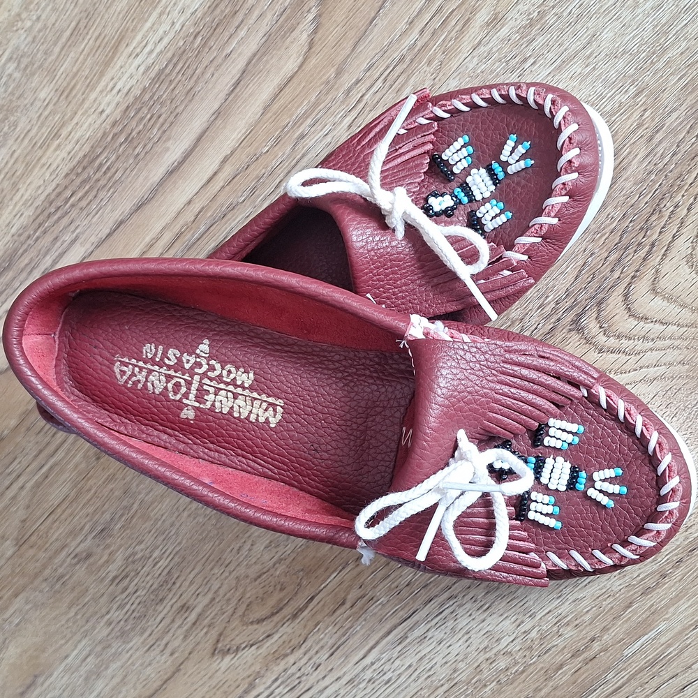 Minnetonka Thunderbird Red Moccasins - 7.5